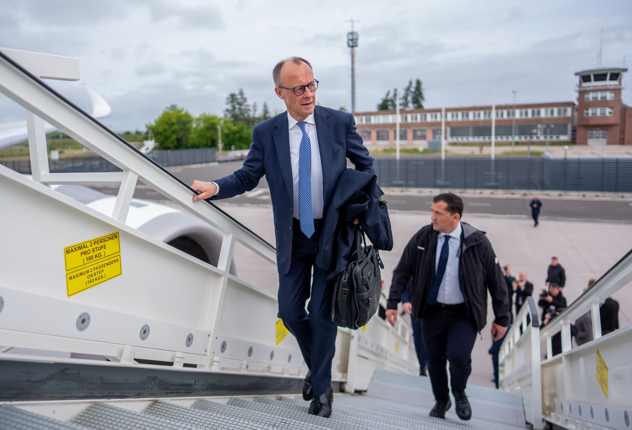 Auf-nach-Afrika-Die-bisher-l-ngste-Reise-des-Kanzlers