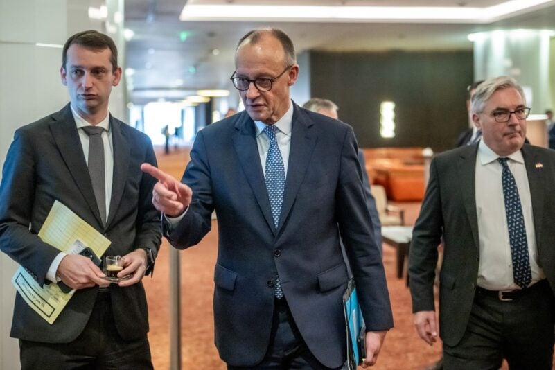 Wie geht es für die Ukraine weiter? Diese Frage spielt auch am Rande des EU-Afrika-Gipfels in Angola, an dem Kanzler Merz teilnimmt, eine Rolle.