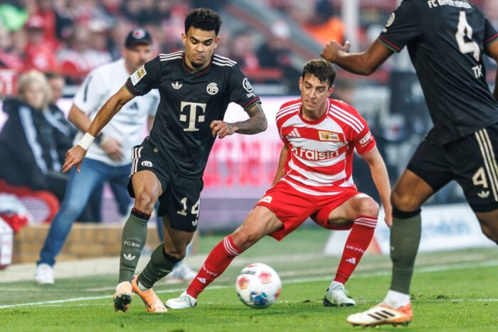 Luis Díaz (l.) zeigte beim Ausgleich zum 1:1 seine ganze Klasse.