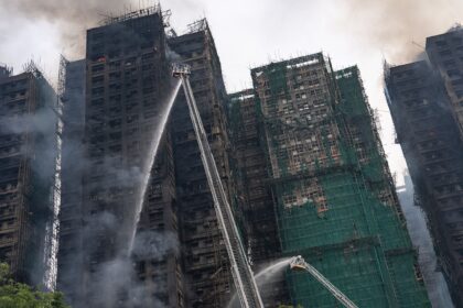 Opferzahl nach Hochhaus-Brand in Hongkong steigt auf 94