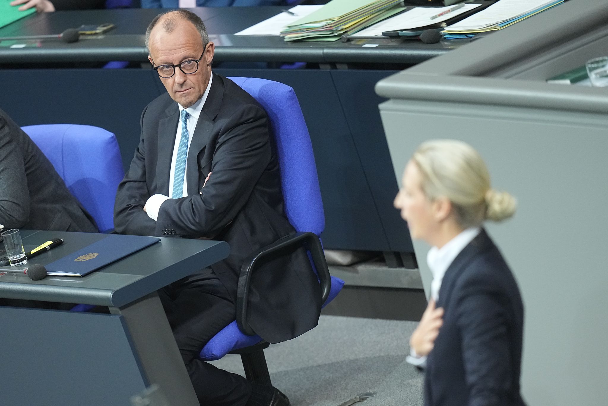 Haushalt-2026-Weidel-vergleicht-Koalition-mit-Titanic-Merz-wirbt-um-Geduld