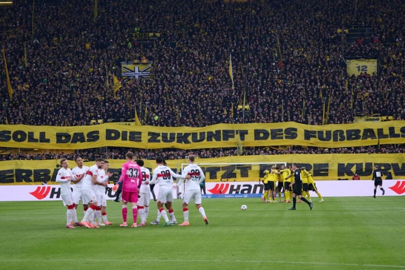 Auch in Dortmund protestierten die Fans: «Soll das die Zukunft des Fußballs sein?» stand auf einem Banner.