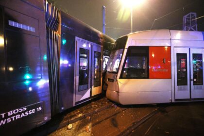 Straßenbahn in Düsseldorf entgleist – 13 Verletzte