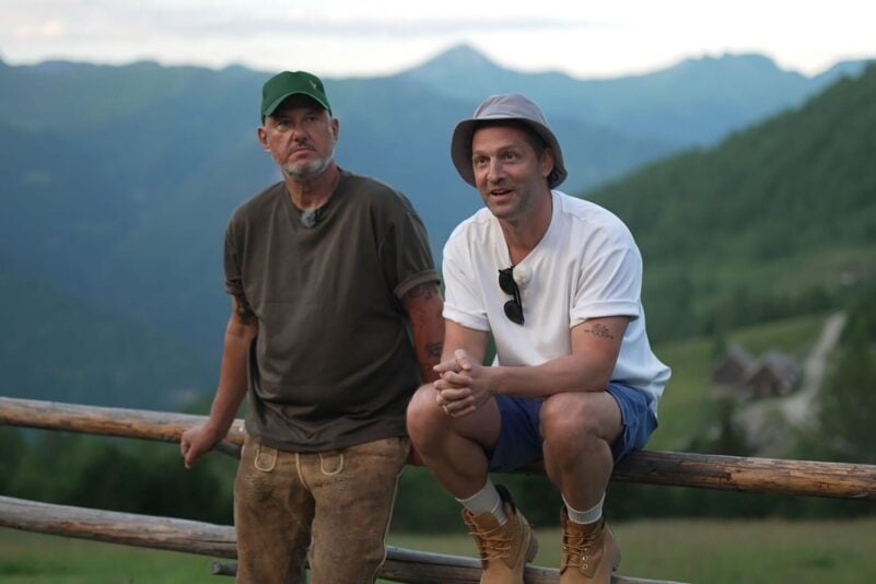 Die beiden TV-Köche sind ab Donnerstag (20.15 Uhr) in ihrem neuen Doku-Format «Rosin & Kumptner: Mission Mittendrin!» auf Kabel Eins zu sehen.