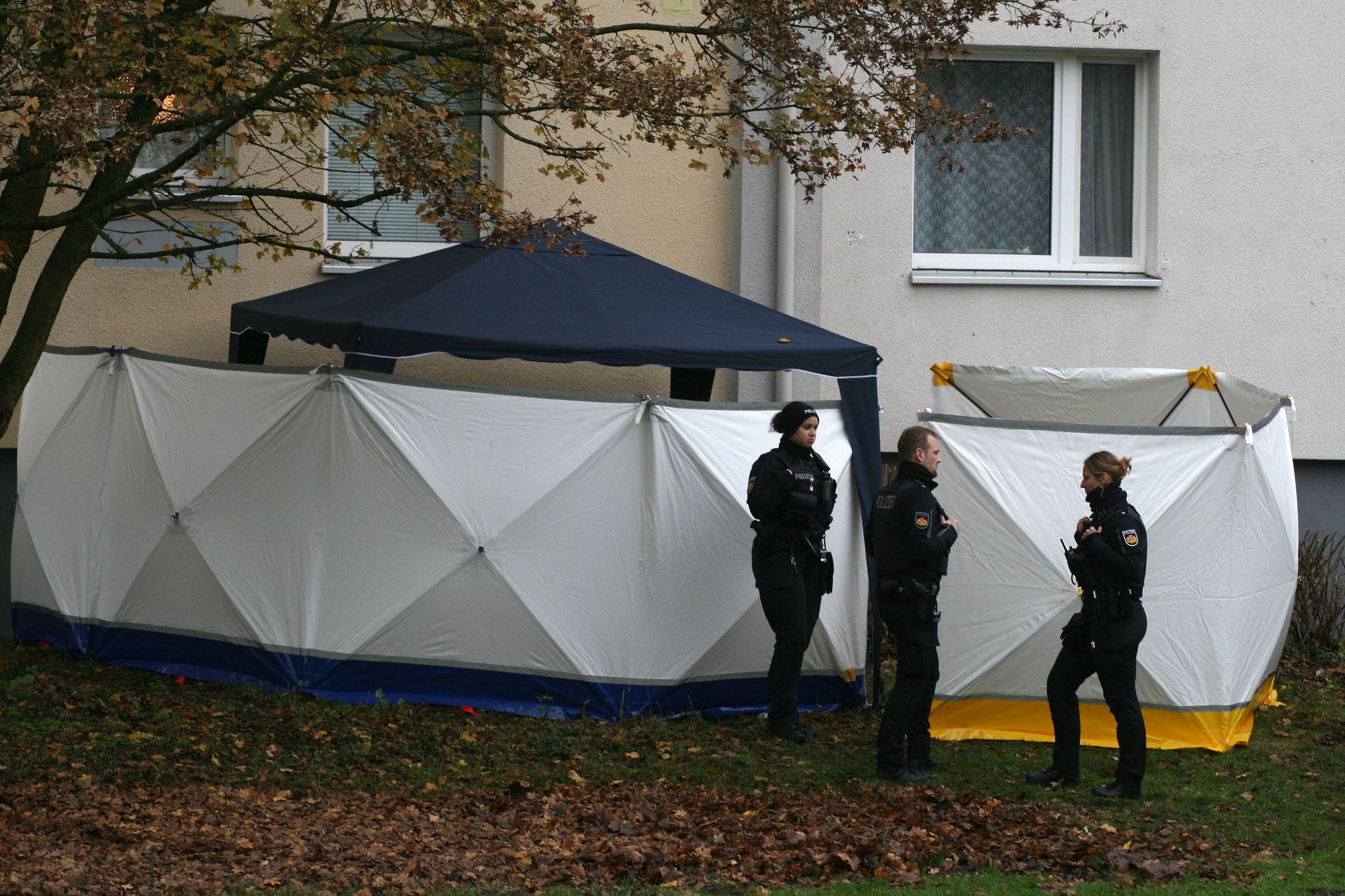 Bremen-M-dchen-st-rzt-aus-Fenster-und-stirbt