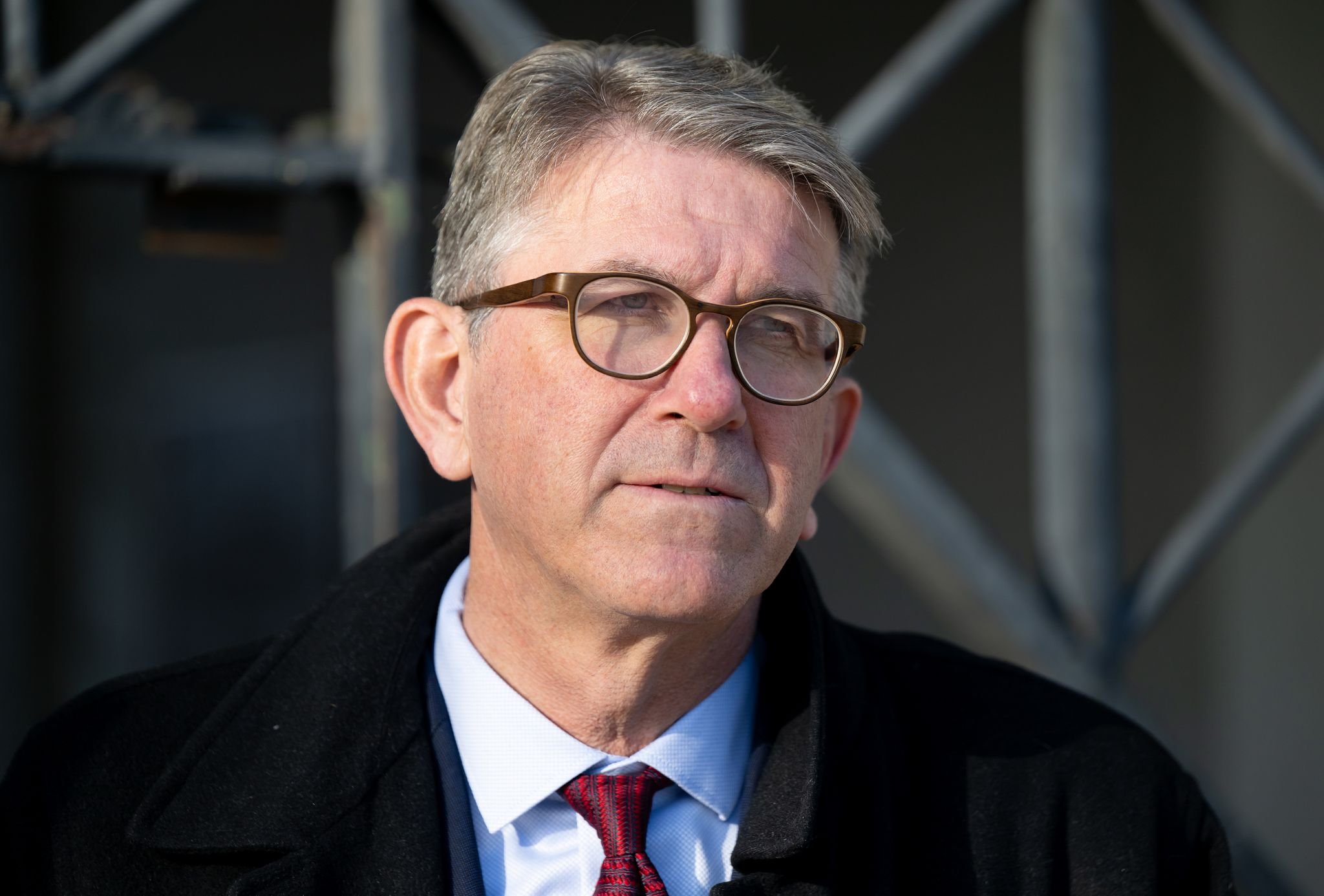 Interessenkonflikt-Der-Kanzler-st-rkt-seinem-Kulturstaatsminister-den-R-cken