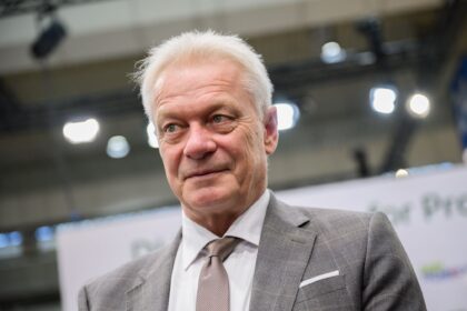 Flieger mit Minister Rainer dreht um – „technischer Defekt“