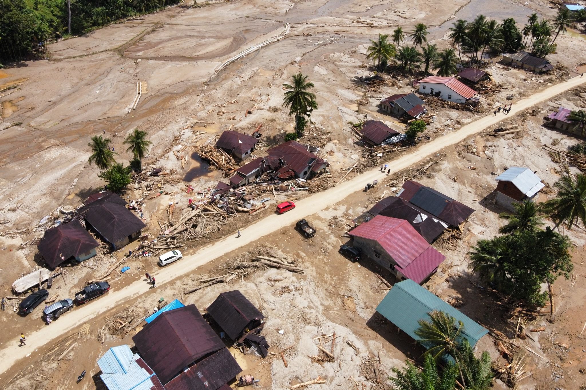 Flutkatastrophe-auf-Sumatra-Zahl-der-Todesopfer-steigt-auf-ber-600