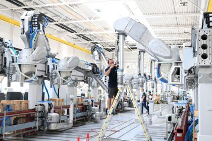 Maschinenbau-Aufträge Deutschland 2025: Oktober-Aufträge steigen leicht um 4 Prozent