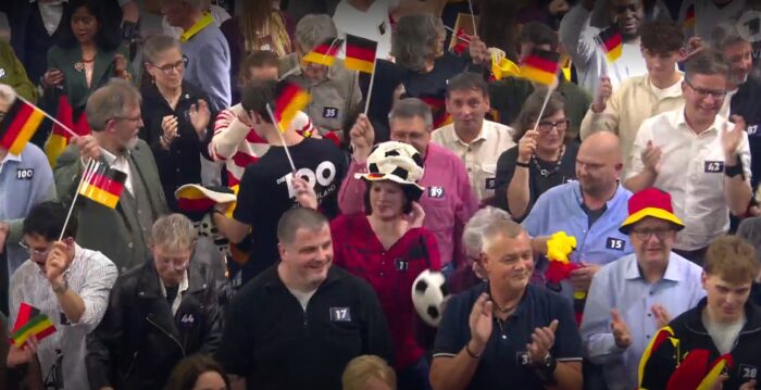 Trotz der überwiegenden Skepsis im Publikum zur Qualität der Regierungsleistung wurden während der Sendung „Die 100“ eine „Deutschlandparty“ gefeiert. Foto: Bildschirmfoto/ARD-„Mediathek“