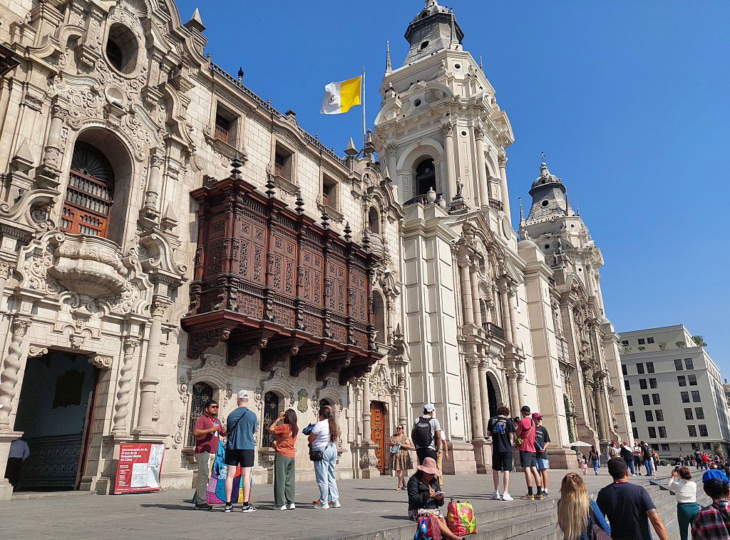 Sch-sse-auf-rechten-Pr-sidentschaftskandidaten-in-Peru-Bela-nde-unverletzt
