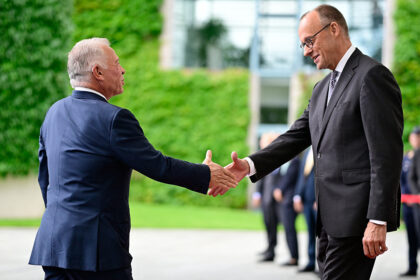 Merz besucht Jordanien und Israel: Werben für neue Friedensordnung