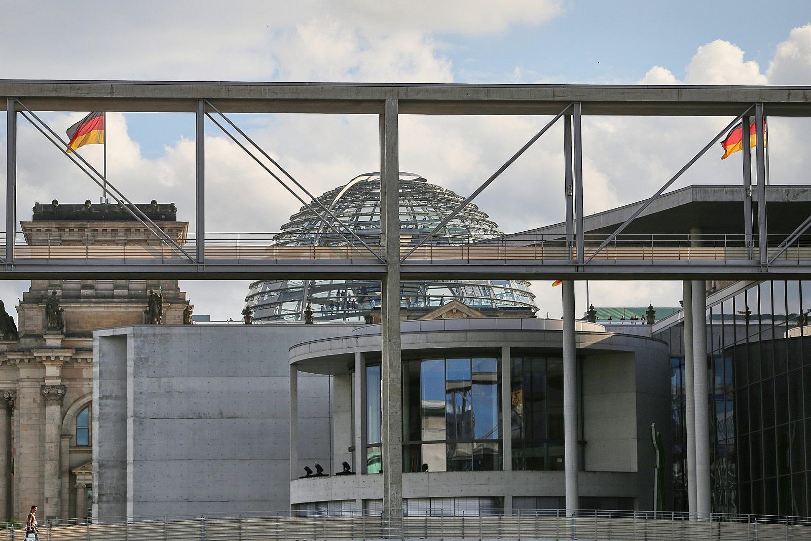 Umfrage-Seit-2021-hat-sich-das-Vertrauen-in-die-Bundesregierung-halbiert