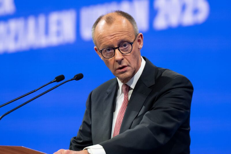 Auf Details der geplanten Verhandlungen über einen Waffenstillstand geht Bundeskanzler Friedrich Merz (CDU) in seiner Rede auf dem CSU-Parteitag nicht ein.
