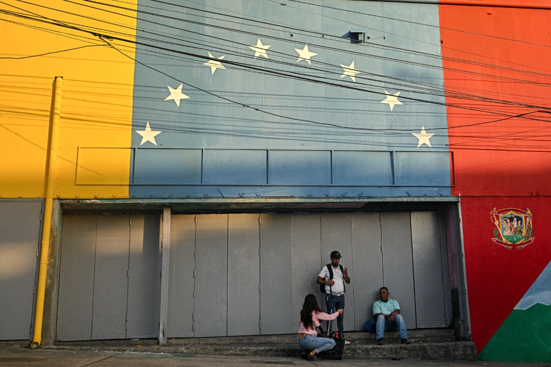 Abschiebeflug-aus-den-USA-landet-erneut-in-Venezuela-438-Migranten-zur-ck-in-Caracas