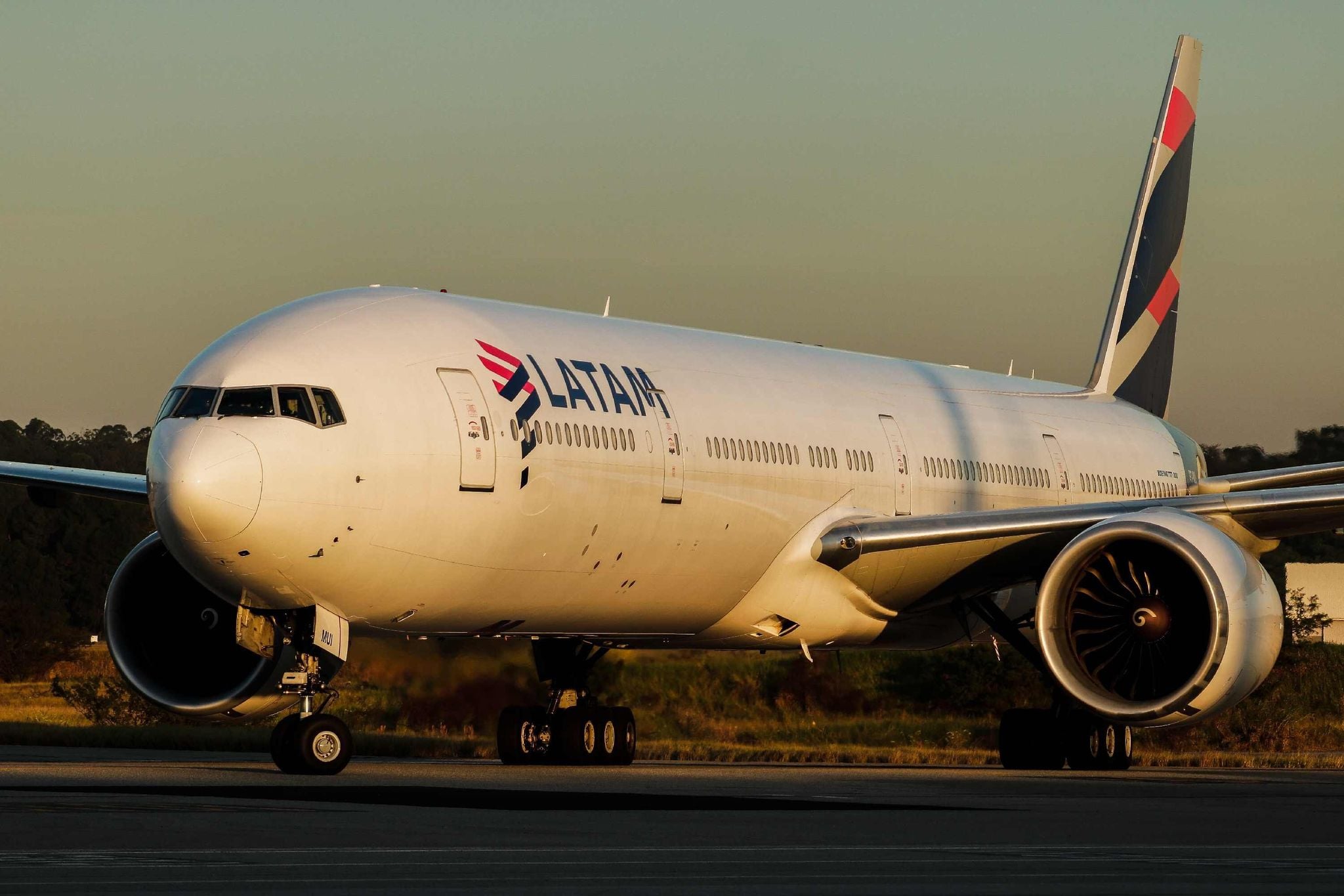 Brand-unter-Flugzeug-in-S-o-Paulo-Passagiere-evakuiert