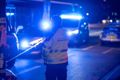 Schüsse in Hamburger Burgerladen – Täter flüchtig, Mitarbeiter schwer verletzt