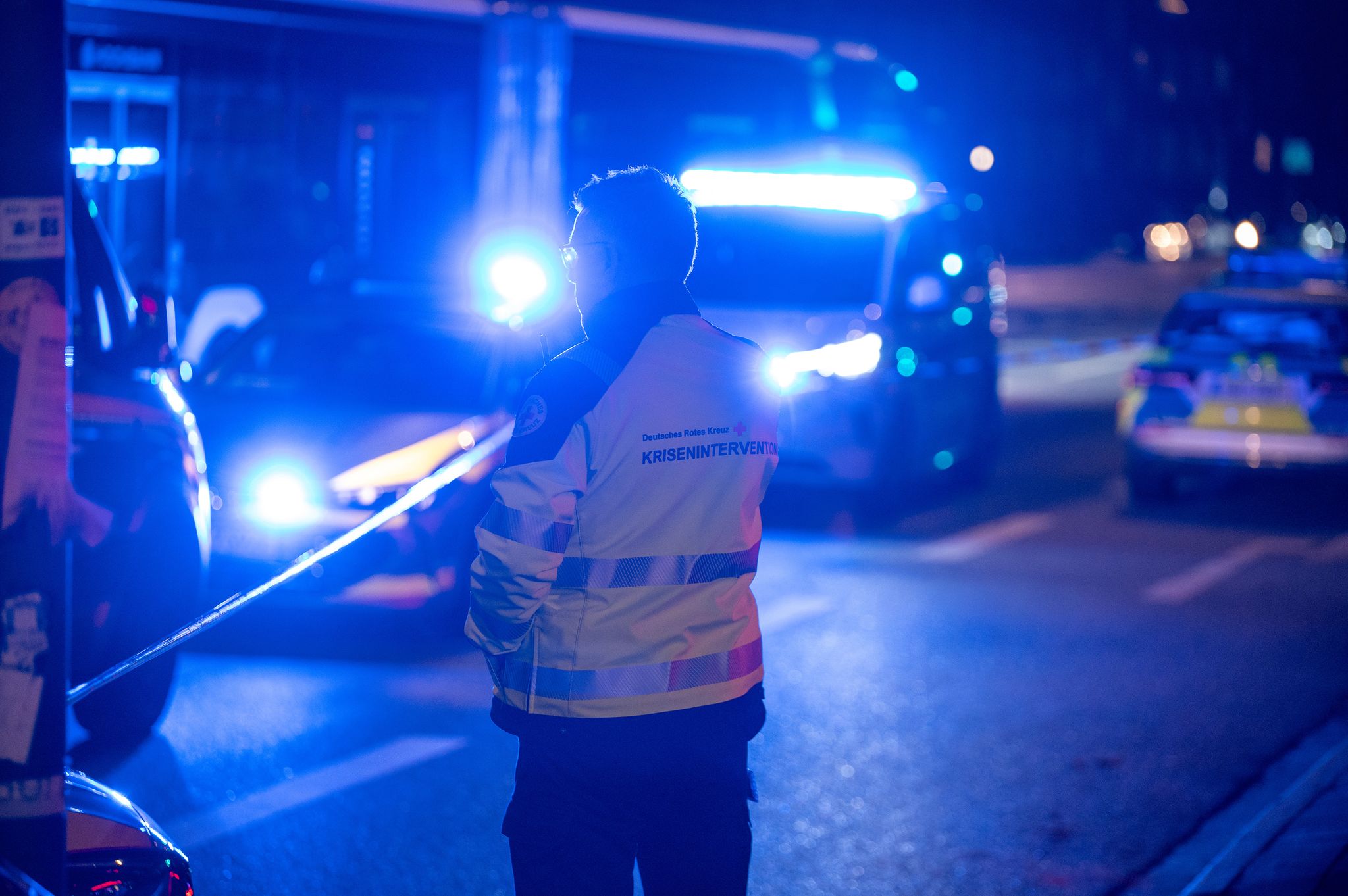 Sch-sse-in-Hamburger-Burgerladen-T-ter-fl-chtig-Mitarbeiter-schwer-verletzt