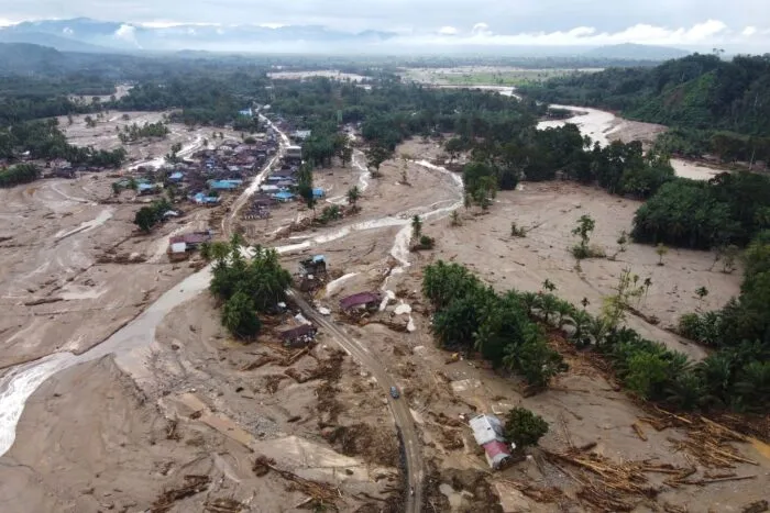 Viele Menschen warten noch immer auf Hilfe.