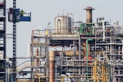 Chemie funkt SOS: Anlagen historisch schlecht ausgelastet