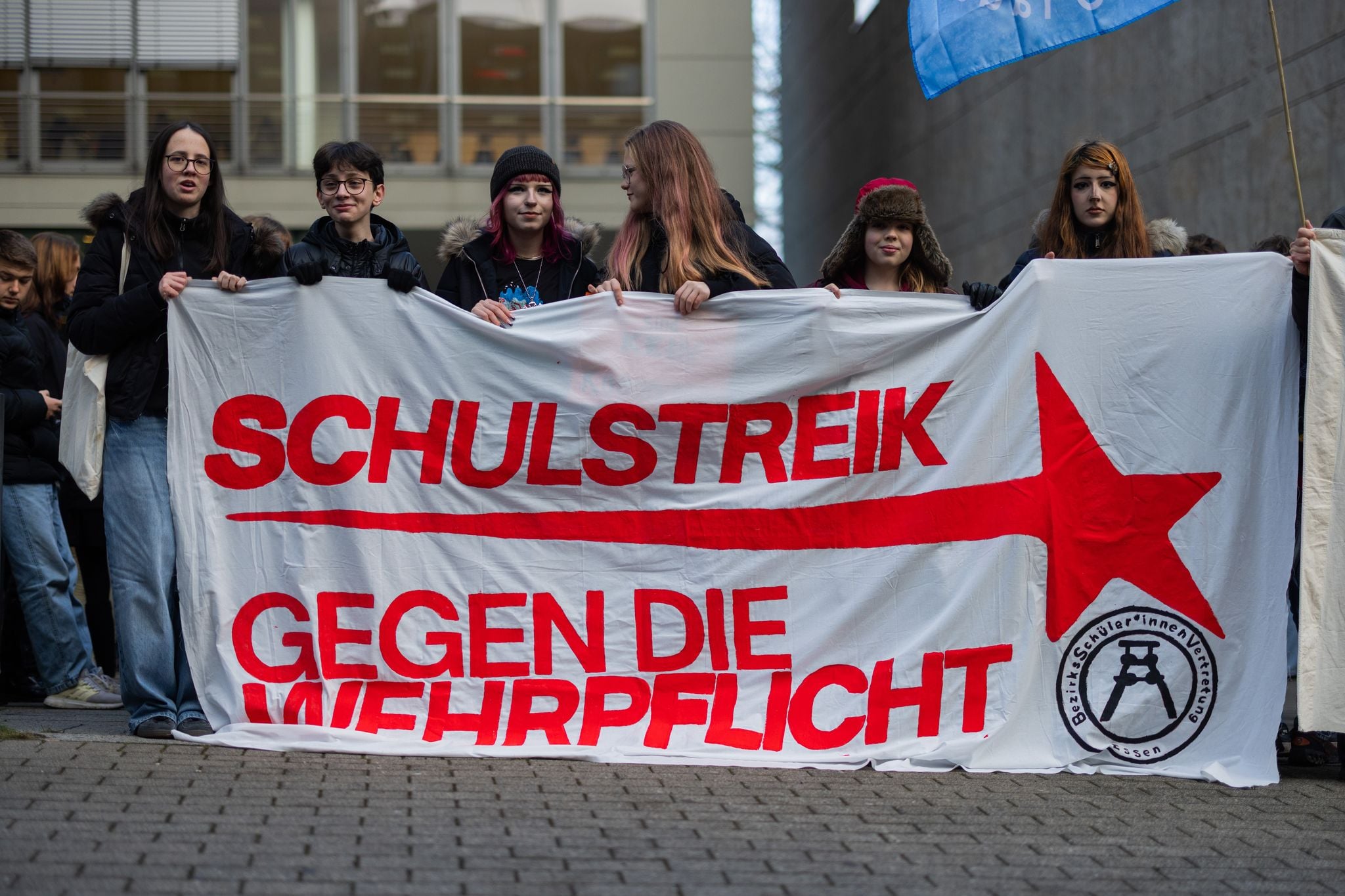 Bundestag-stimmt-f-r-neuen-Wehrdienst-Landesweite-Proteste-und-Schulstreiks-dagegen