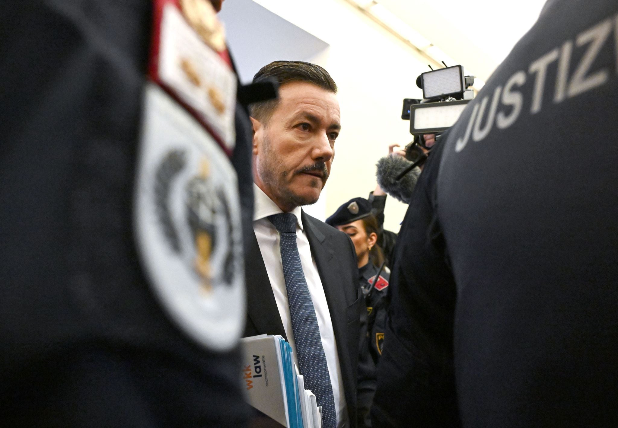 Urteil-Investor-Benko-erh-lt-15-Monate-Bew-hrungsstrafe-Freispruch-f-r-Ehefrau