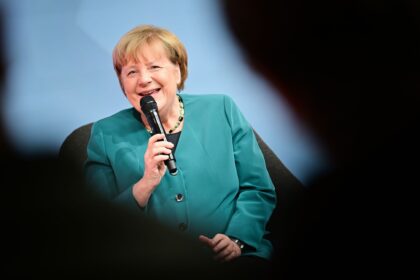 Merkel erwartet „große Schlacht“ mit den USA über KI-Regulierung