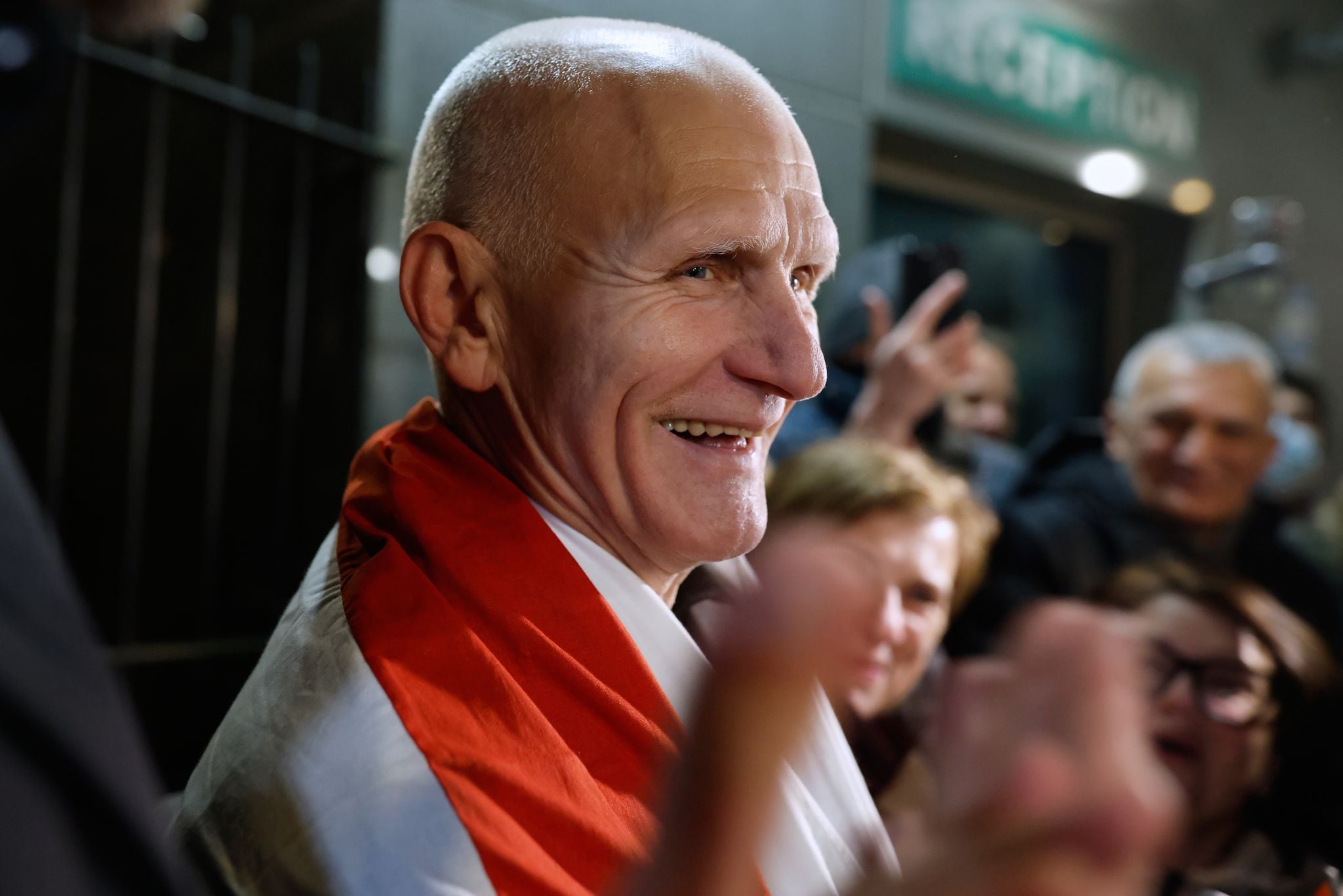 Belarus-l-sst-123-politische-Gefangene-frei-auch-Friedensnobelpreistr-ger-Beljazki